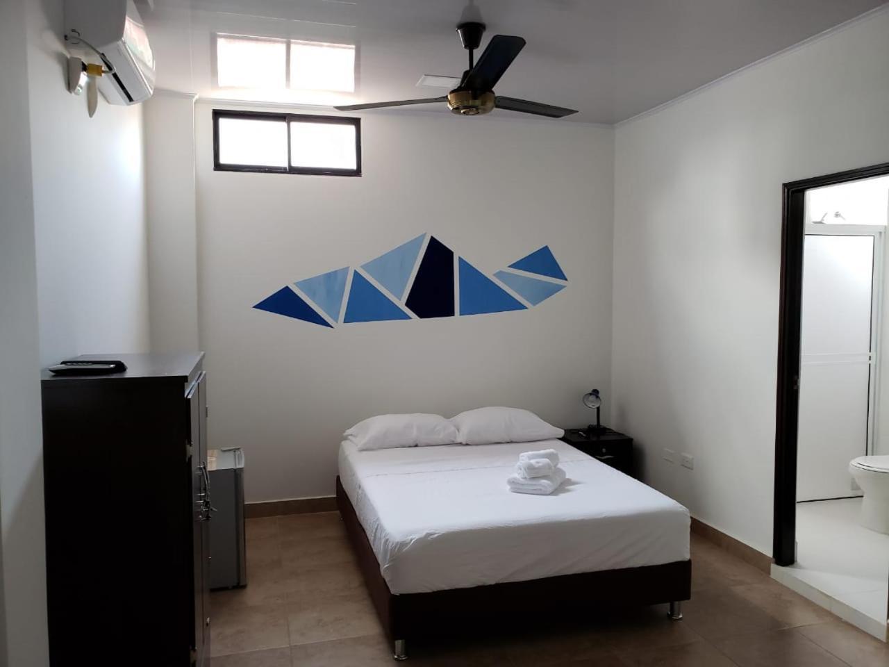 Hotel Puerto Azul Puerto Berrio Esterno foto